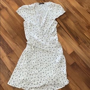 Brandy Melville Short sleeve wrap dress